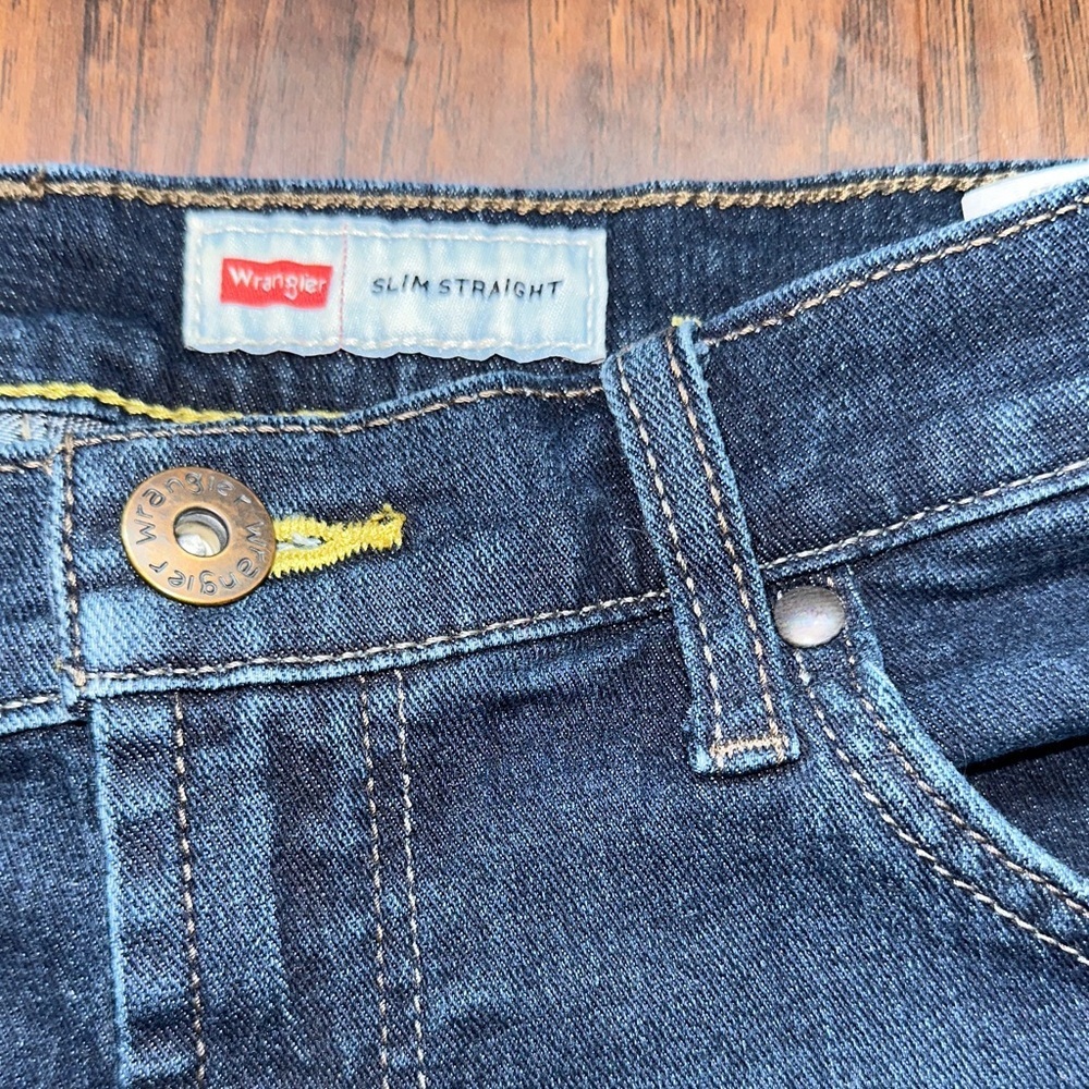 Wrangler Men's slim Straight Leg Jeans in Deep Blue size 33/30 - Picture 4 of 15